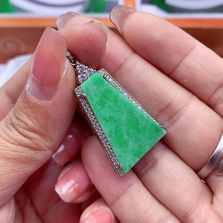 翡翠颈饰银S925镶嵌翡翠