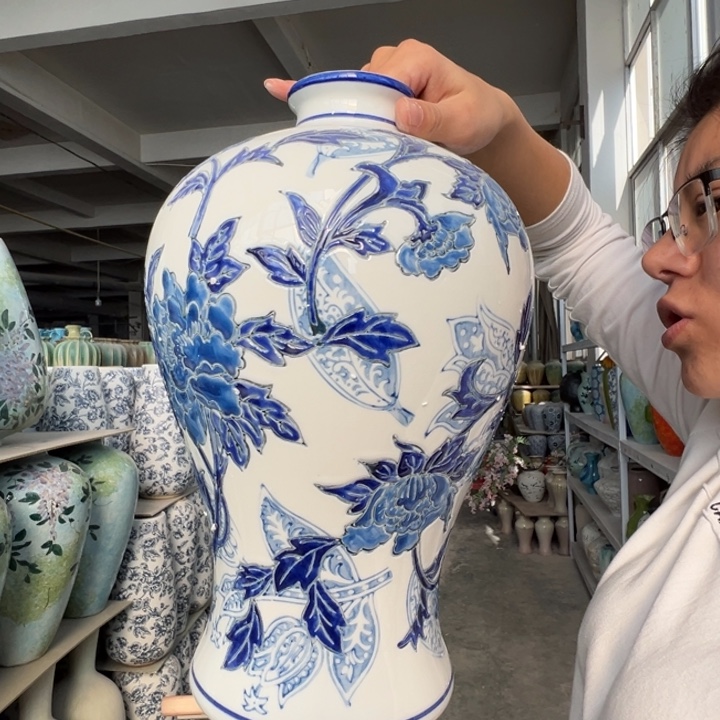 景德镇陶瓷花瓶工厂