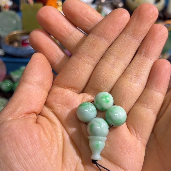 翡翠未镶嵌颈饰精美翡翠非常漂亮