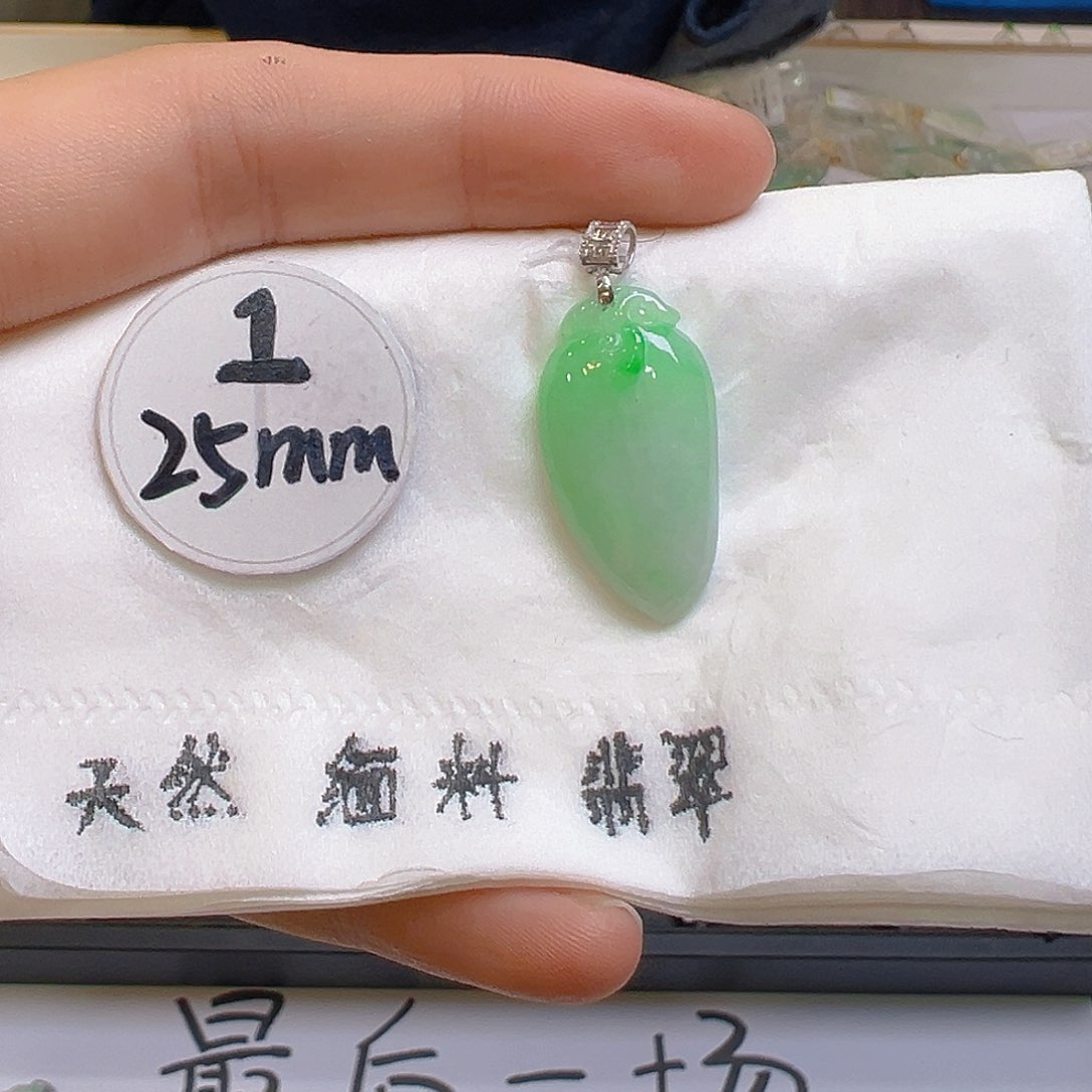 翡翠颈饰18K金镶嵌翡翠