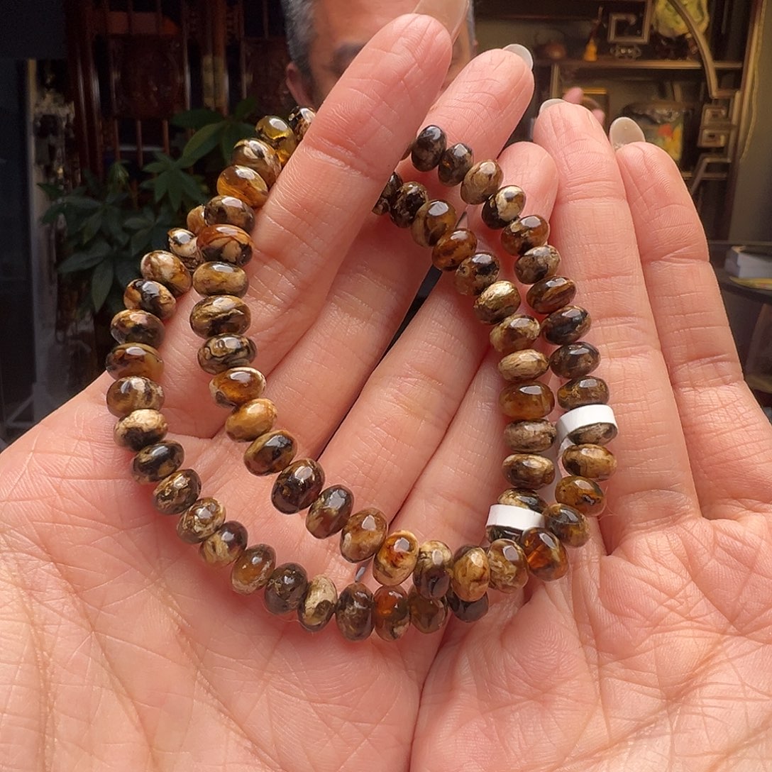 琥珀未镶嵌裸石抚顺琥珀10465七多样性发其一