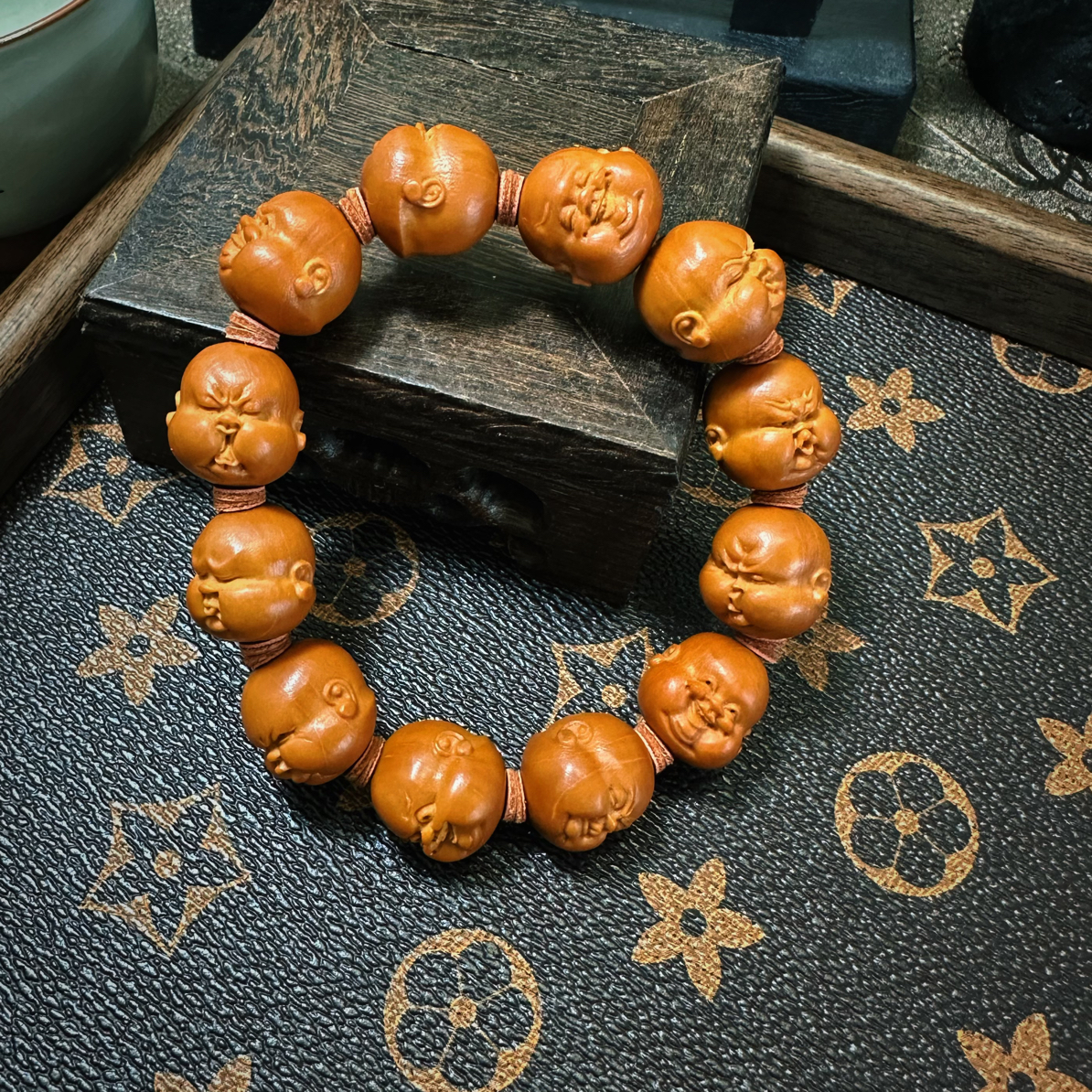 1.7铁核熊孩子人生百态橄榄核雕刻精美文玩手串