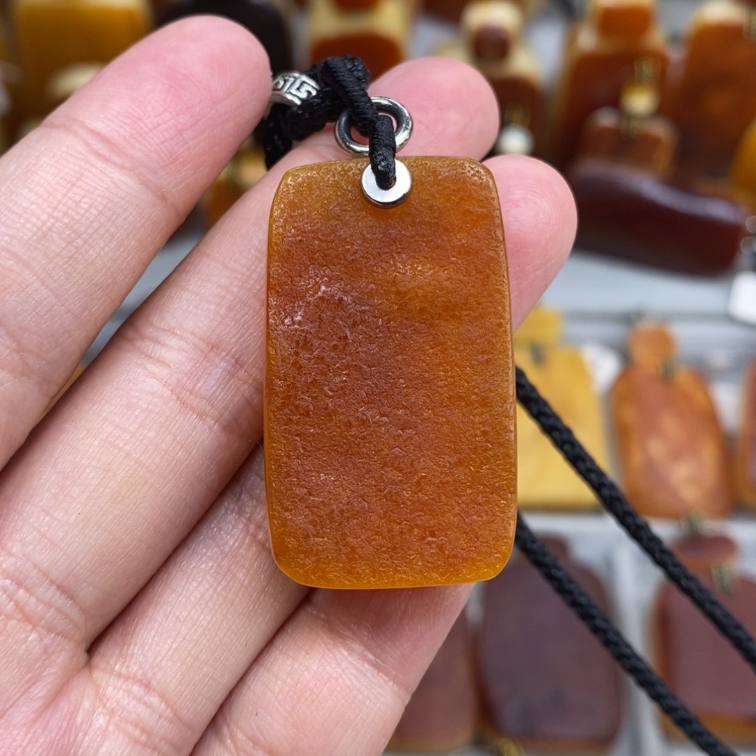 蜜蜡未镶嵌珠宝奇石