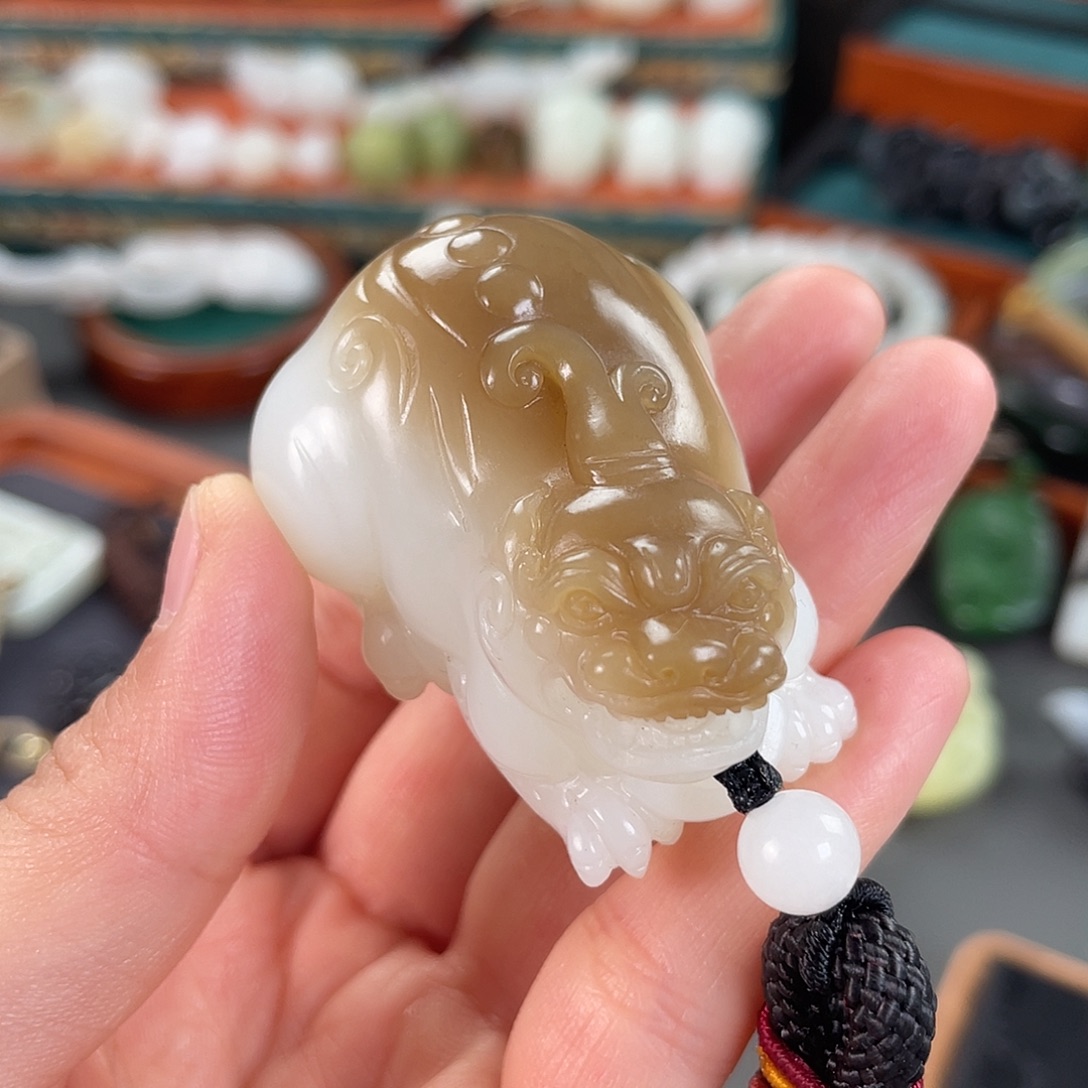 和田玉未镶嵌把件