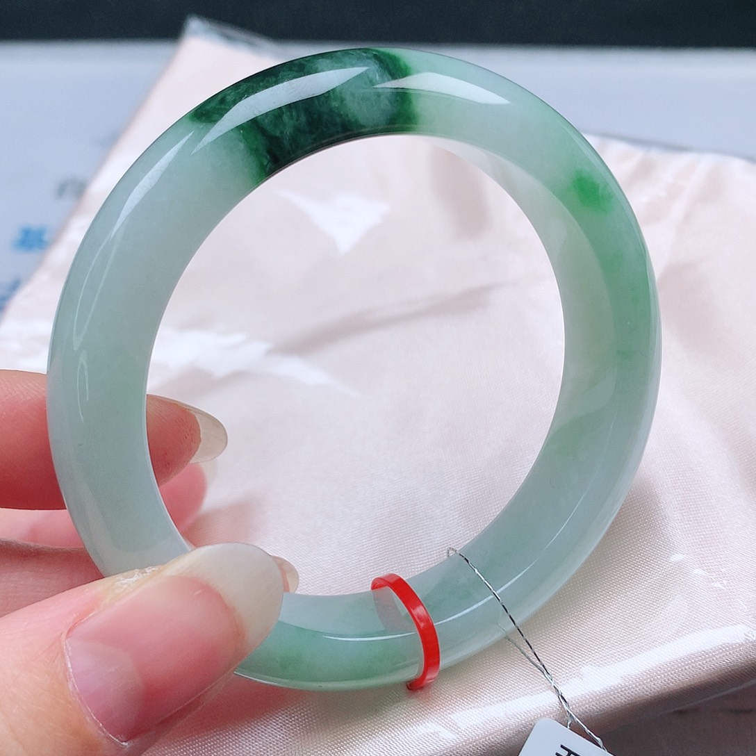 翡翠手镯未镶嵌55/56圈