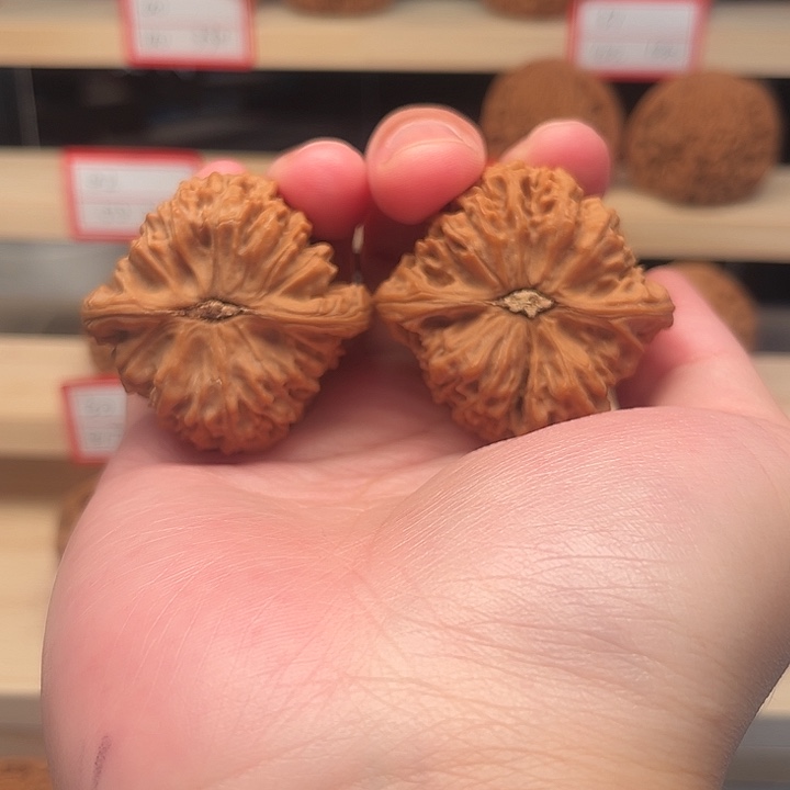 *****文玩核桃吊坠南疆石42大克重50，玄武爷们不包隐黄