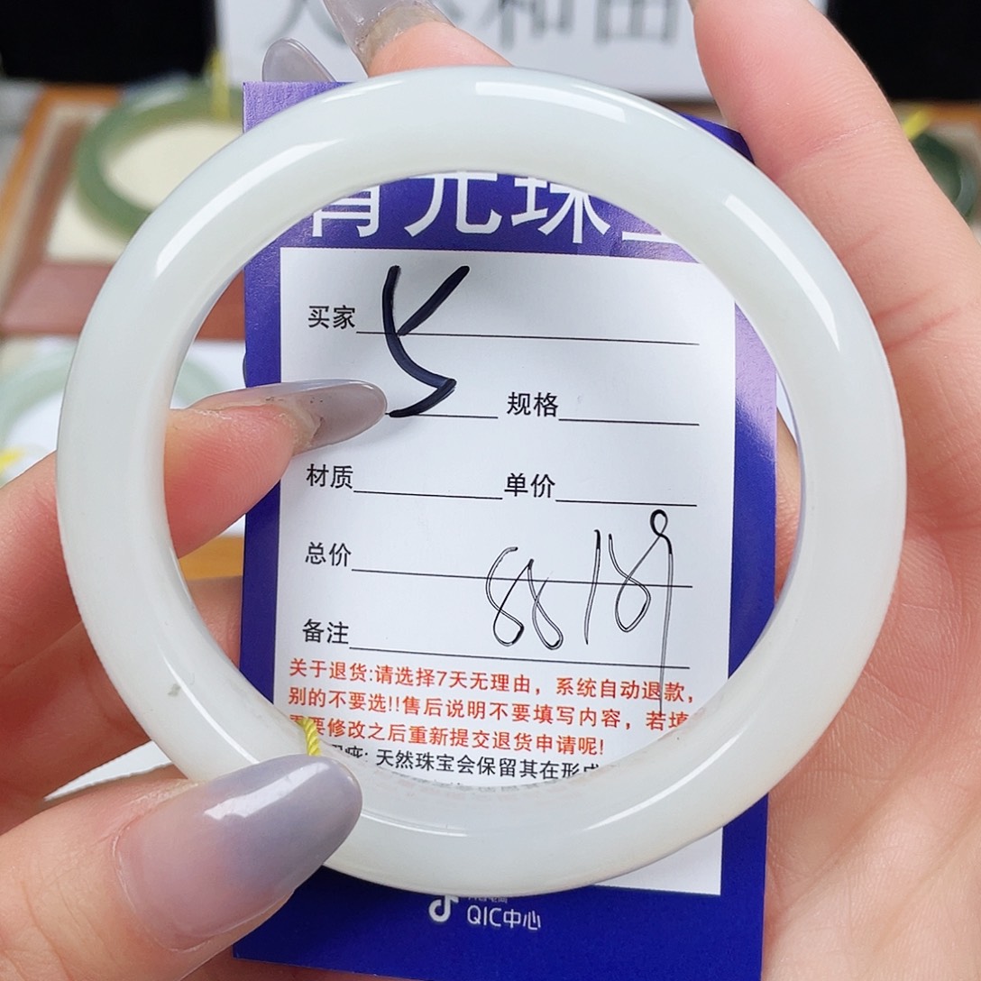 和田玉手镯未镶嵌