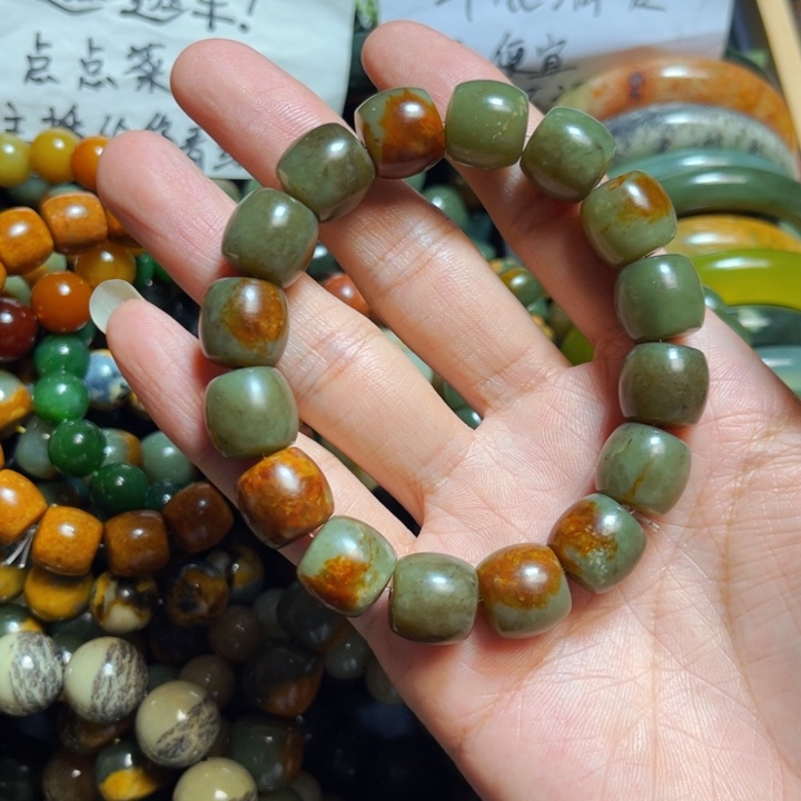 岫岩河磨玉（透闪石质玉）颈饰未镶嵌