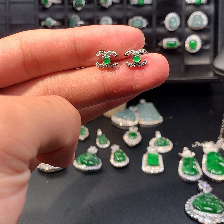 翡翠未镶嵌耳钉耳钉