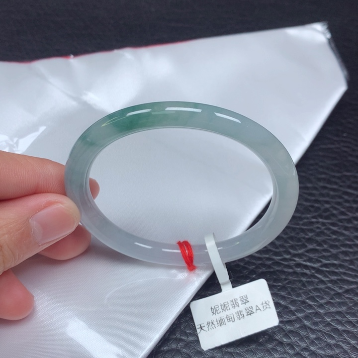 翡翠手镯（贵妃镯）未镶嵌