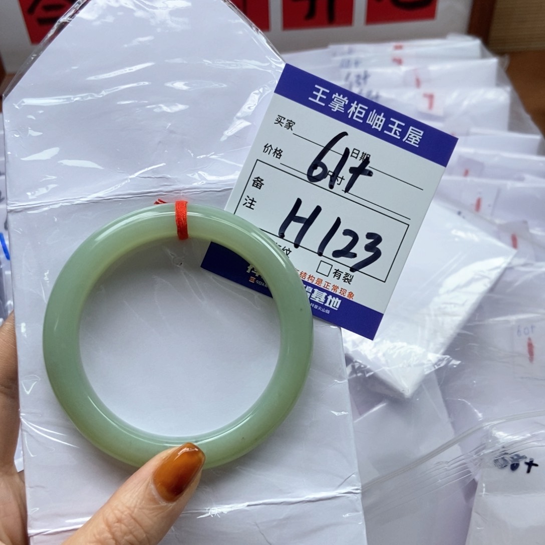 岫玉手镯手镯未镶嵌