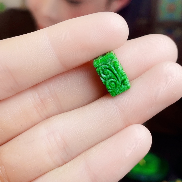 翡翠未镶嵌颈饰多样性