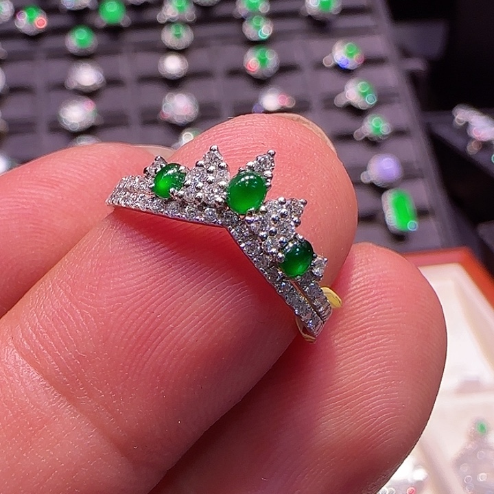 翡翠戒指18K金镶嵌戒指