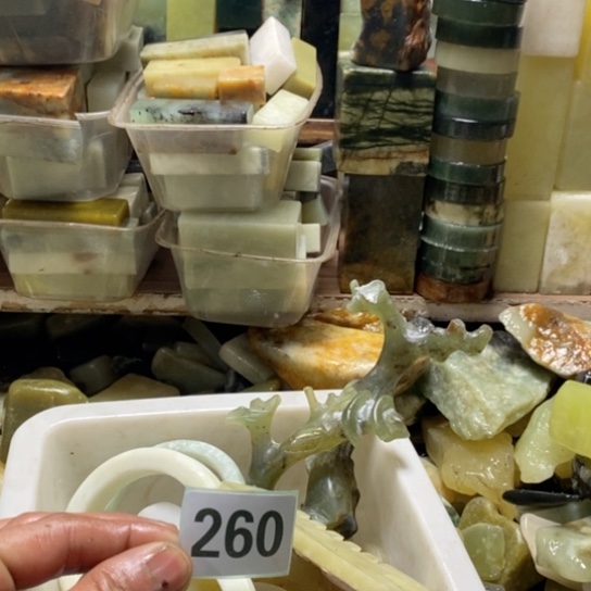 【闪购商品】未镶嵌蛇纹石玉珠宝玉器户****。