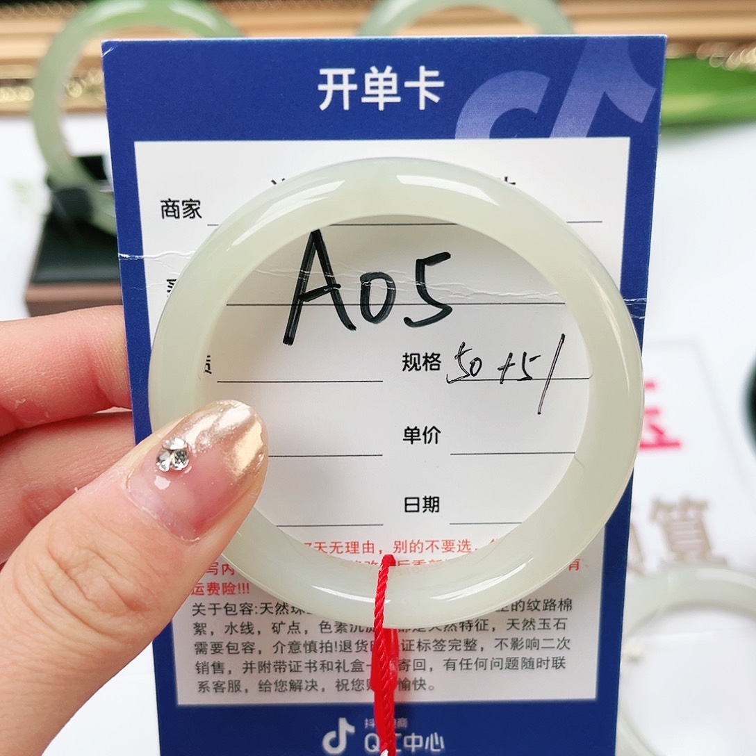 和田玉手镯未镶嵌嬴*