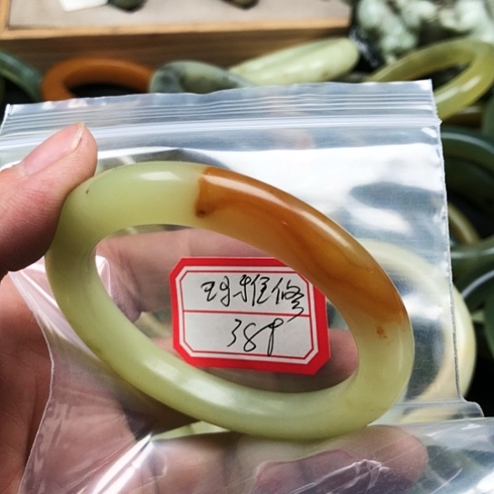 蛇纹石玉手镯未镶嵌玛*修