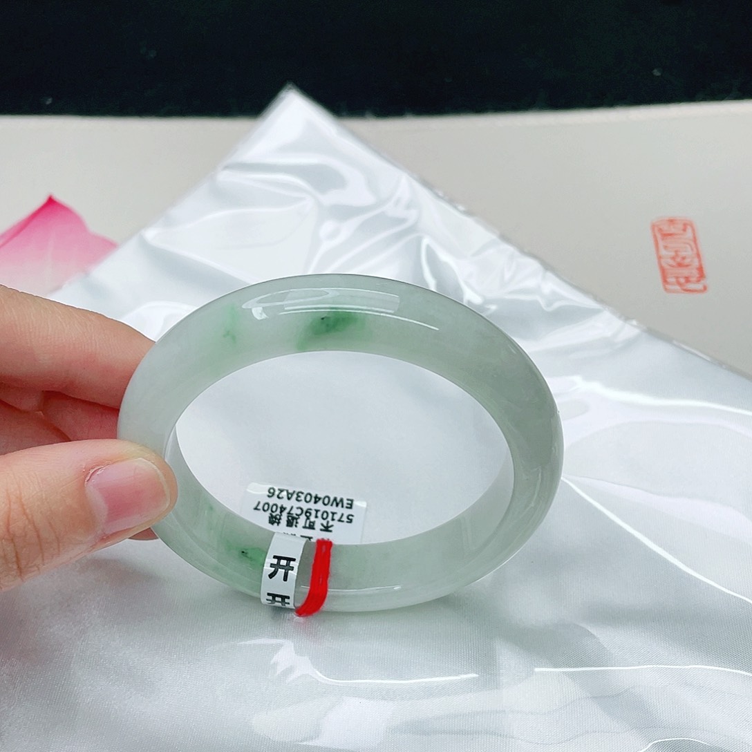 翡翠手镯未镶嵌正57