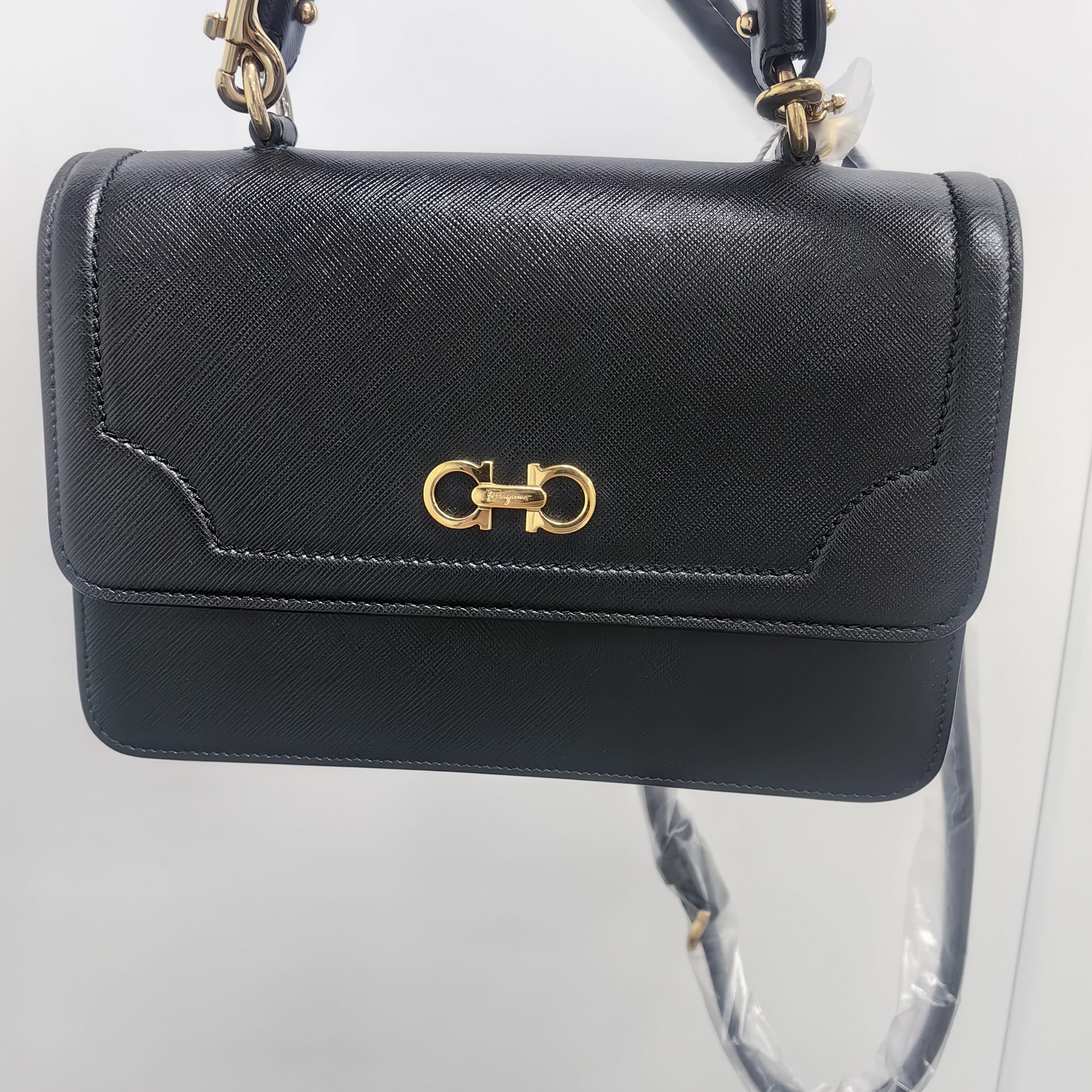95新 FERRAGAMO/菲拉格慕 菲拉格慕黑色斜挎包/DS047934