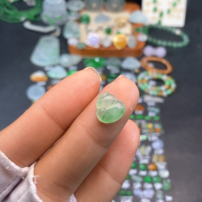 【闪购商品】翡翠挂件未镶嵌葫芦