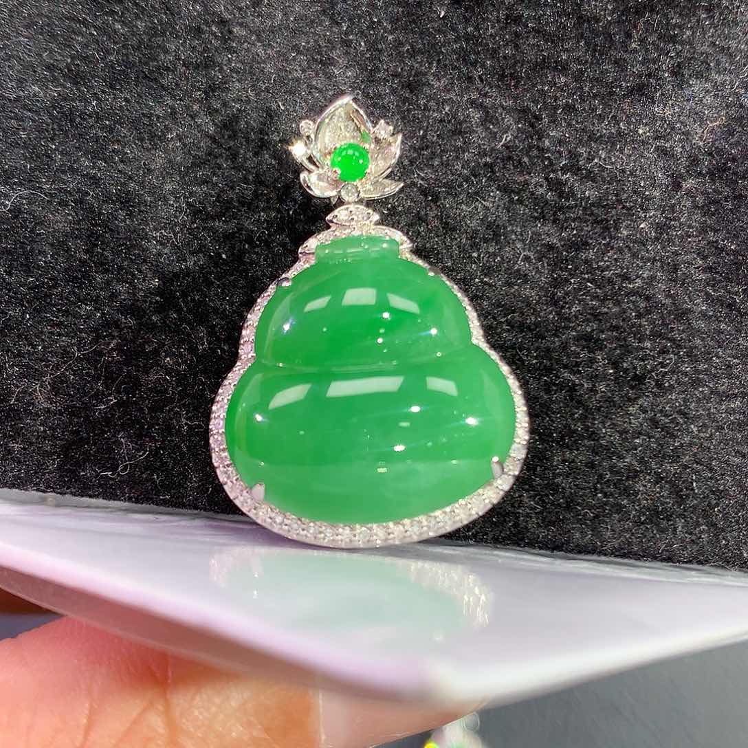 翡翠吊坠(赠链)18K金镶嵌
