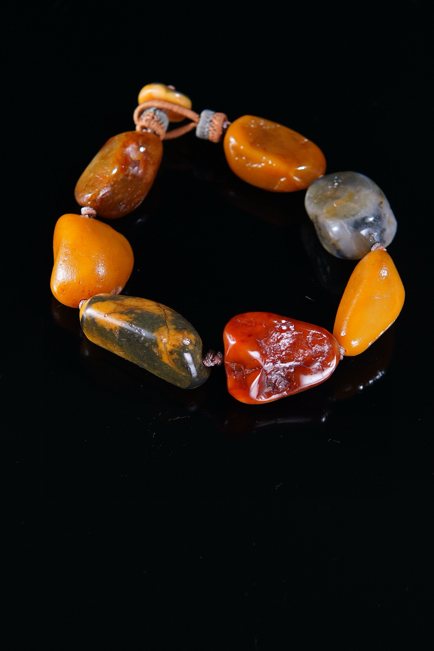 寿山石田黄．尺寸：3.3-1.8-1.4cm 净重：74.4g