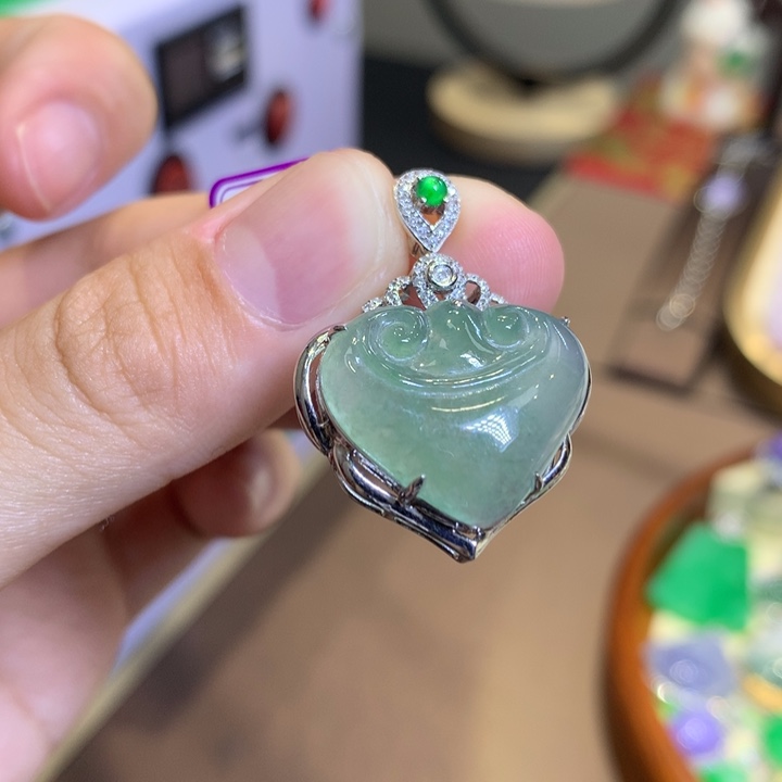翡翠18K金镶嵌颈饰翡翠