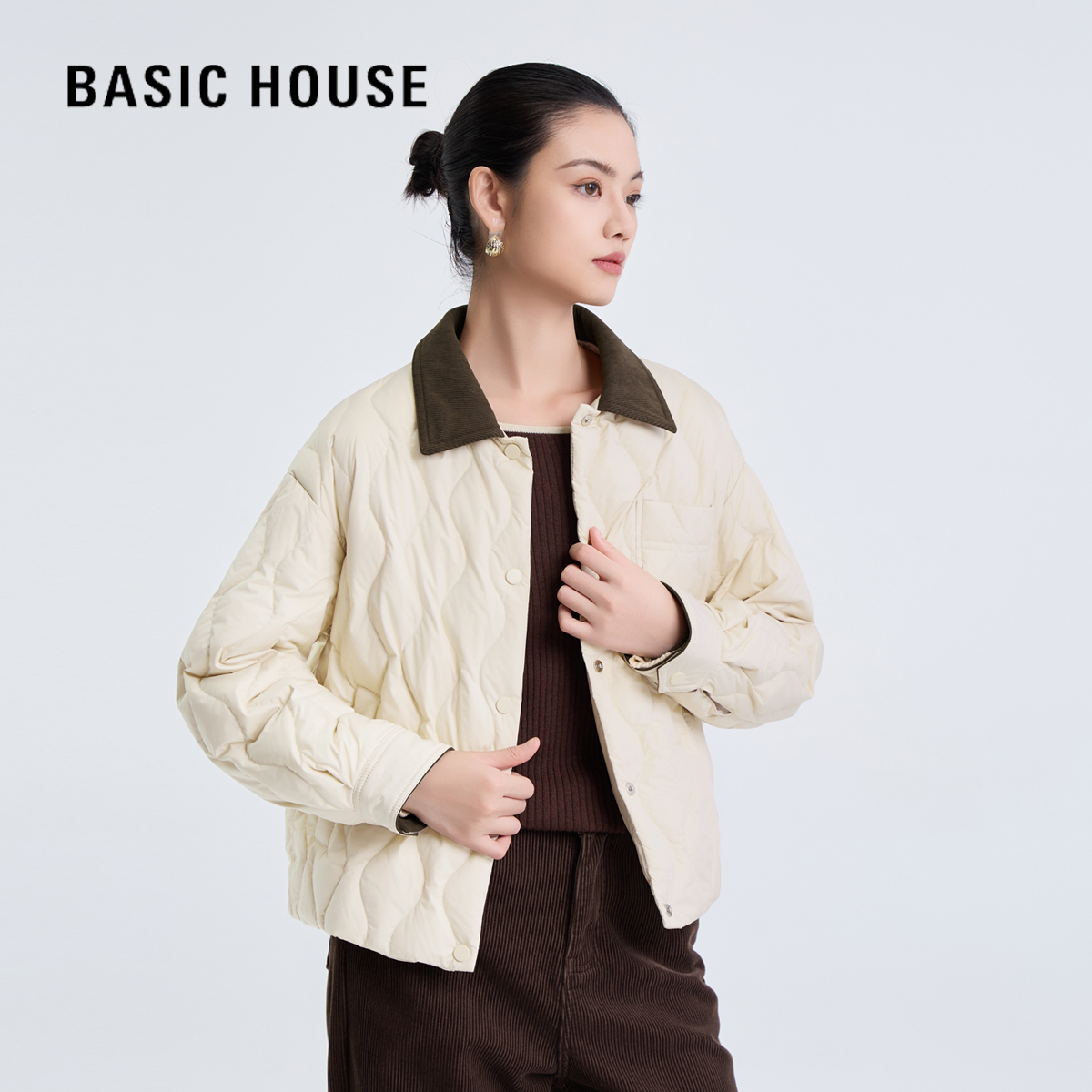 Basic House/百家好冬季时尚休闲百搭潮流保暖翻领短款轻薄羽绒服