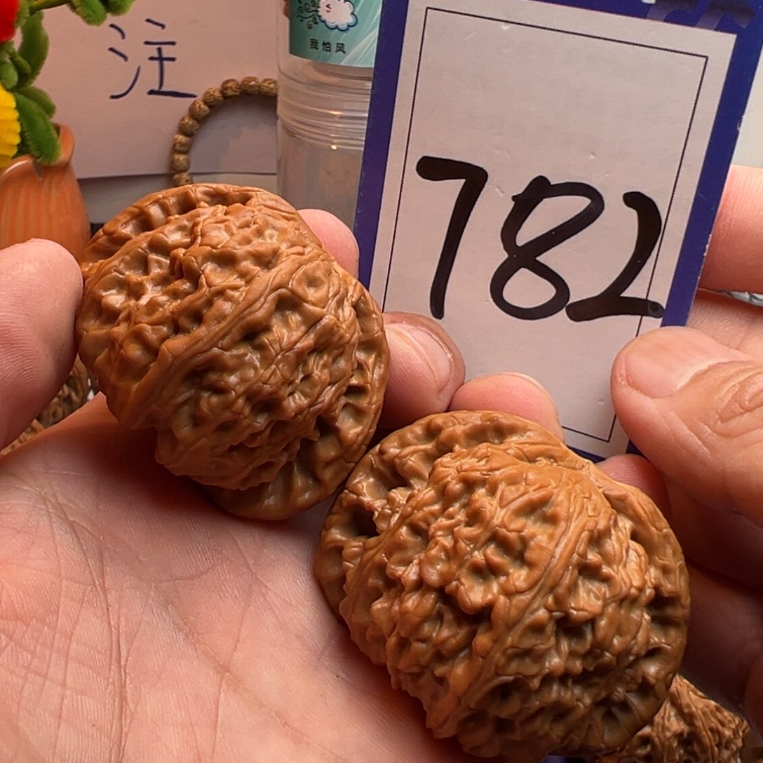 文玩核桃把件闷白47.5尺寸782号