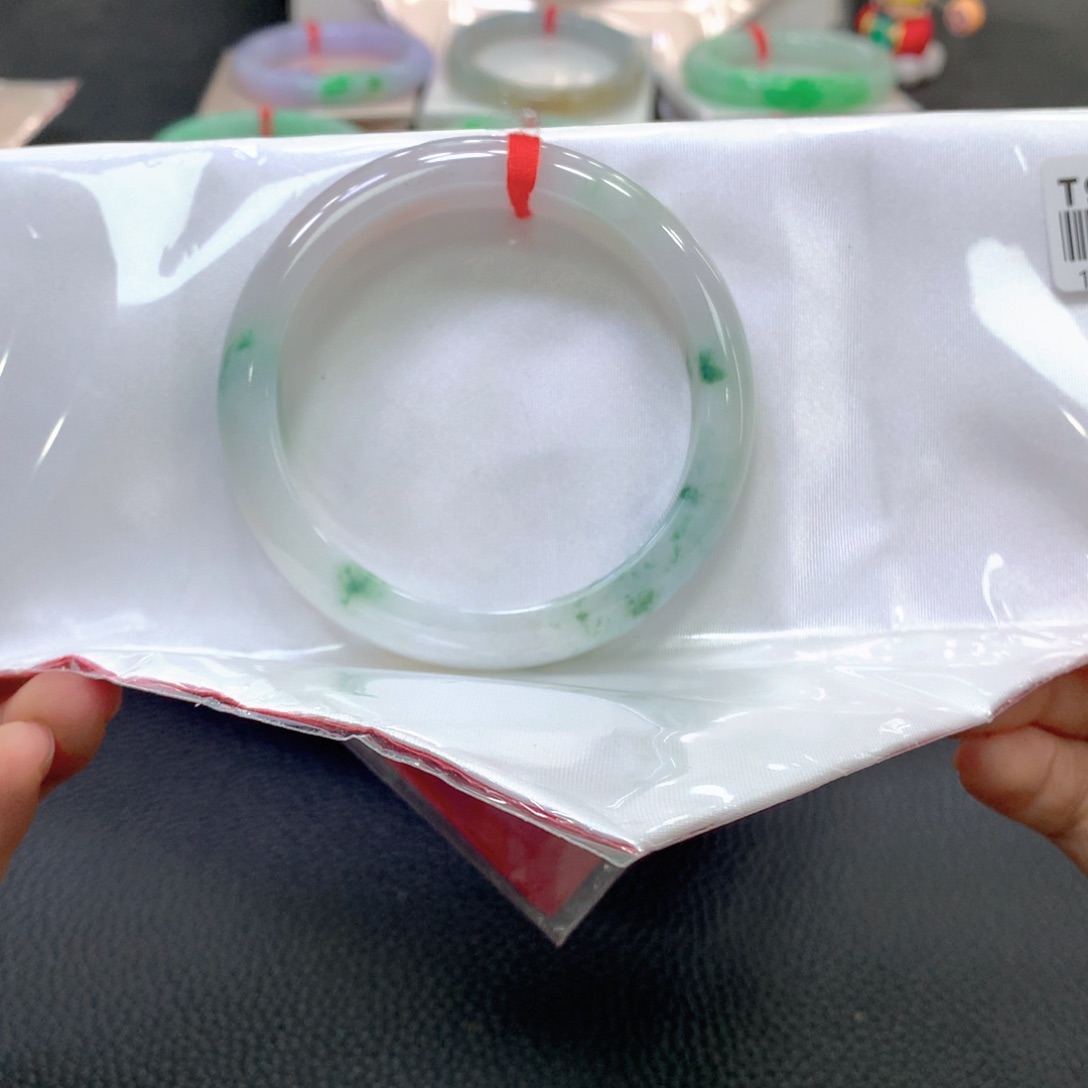 翡翠未镶嵌手镯10