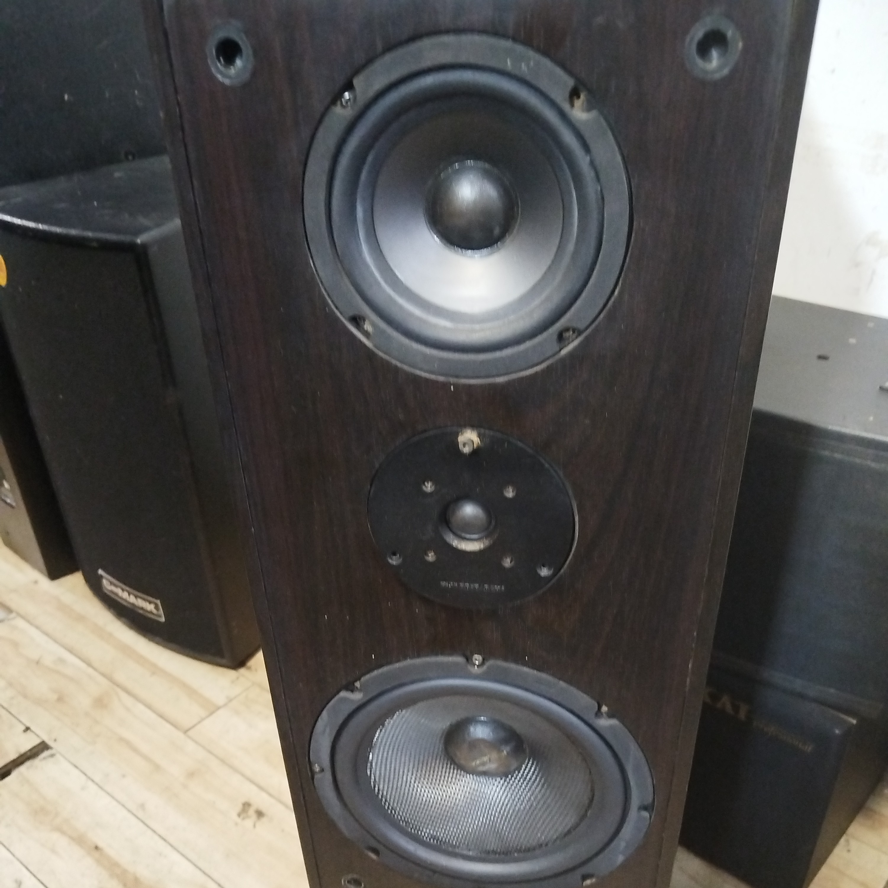 8新  惠落地箱一对，成色如图，不包邮费，不支持七天无理由退货