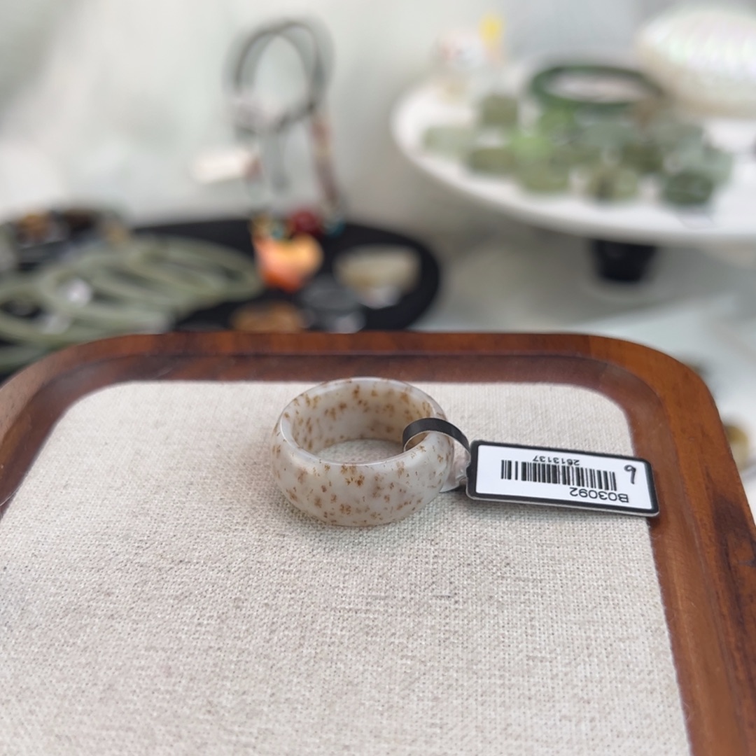 和田玉未镶嵌戒指w6白底桂花轮胎18.7不退换