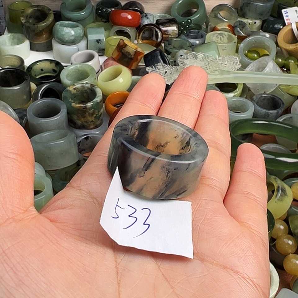 【闪购商品】未镶嵌蛇纹石玉戒指日*