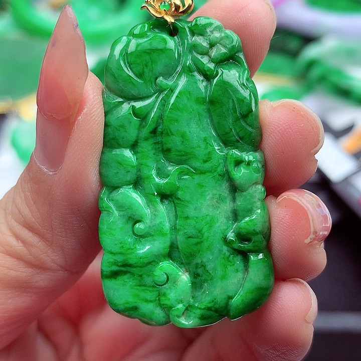 翡翠颈饰18K金镶嵌翡翠