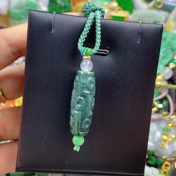 翡翠吊坠(赠链)未镶嵌