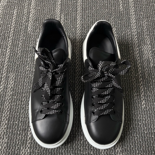 99新 Alexander McQueen/亚历山大·麦昆 牛皮圆头板鞋/41码#1282