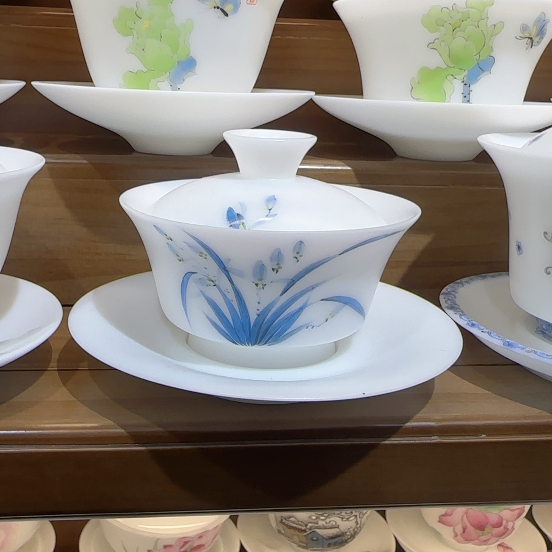 @***生茶杯里放了很多的水果蔬菜