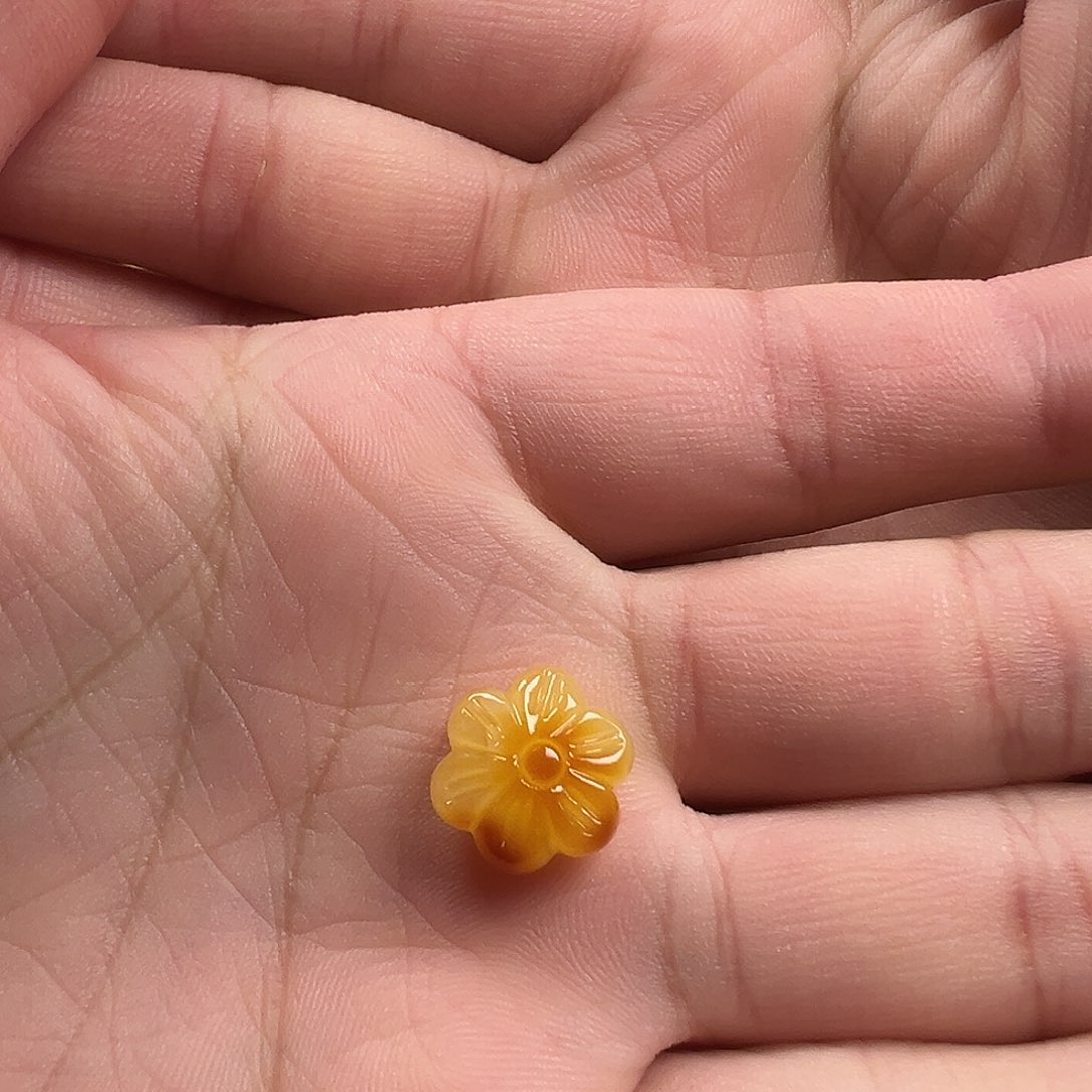蜜蜡颈饰未镶嵌梅花提溜（打孔不退换）
