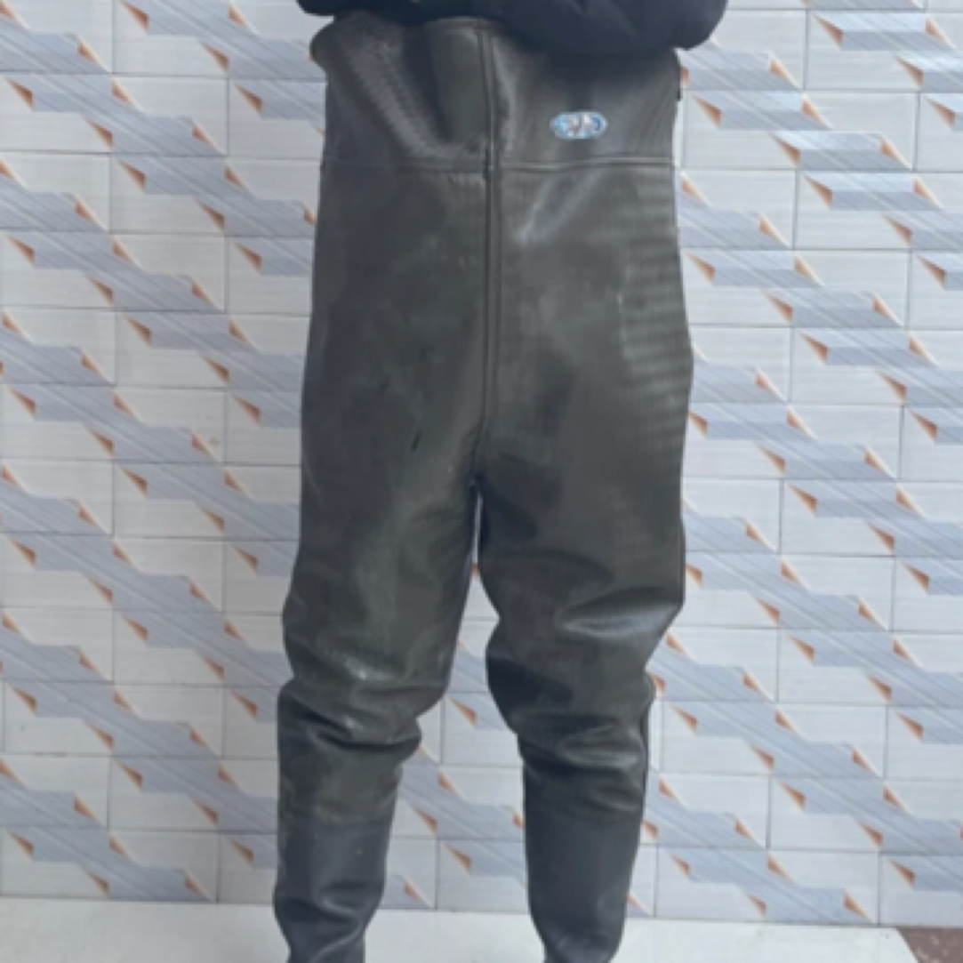 下水裤半身防水衣服雨裤带雨鞋皮叉裤抓鱼全身男连体水库水鞋加厚
