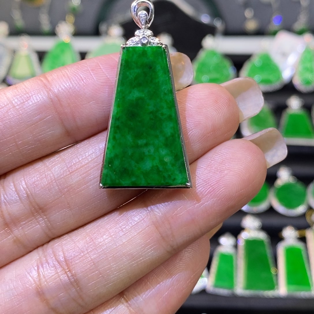 翡翠吊坠(不含链)18K金镶嵌吊坠