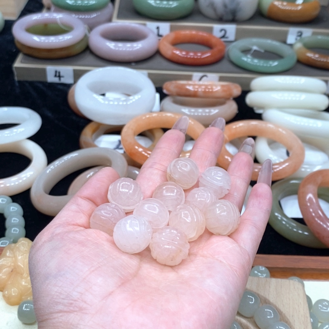 因***啊石英质玉未镶嵌手镯