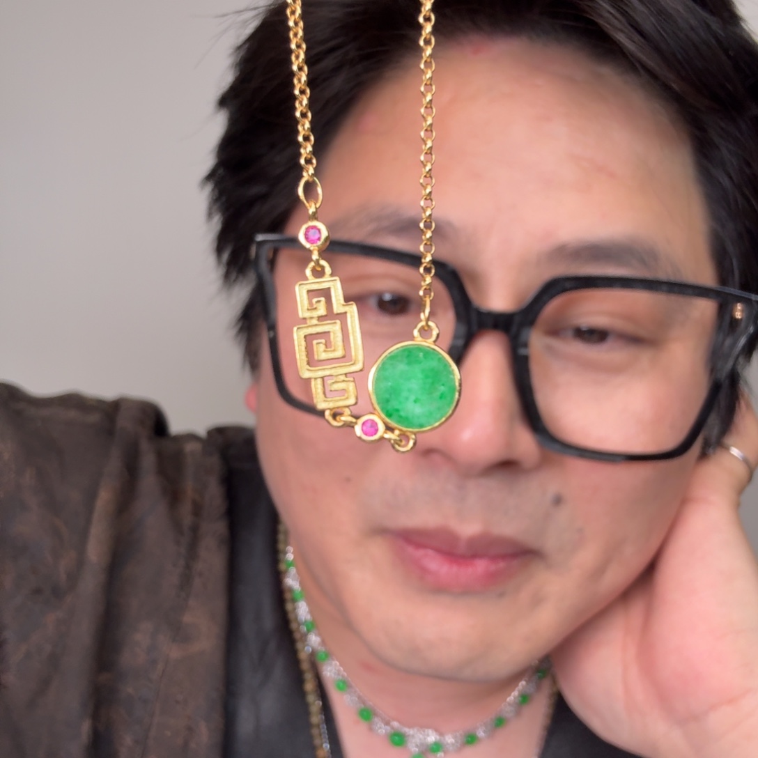 翡翠未镶嵌颈饰一件