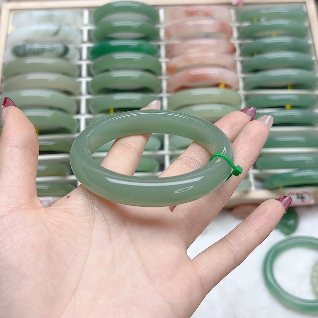 石英质玉手镯未镶嵌60