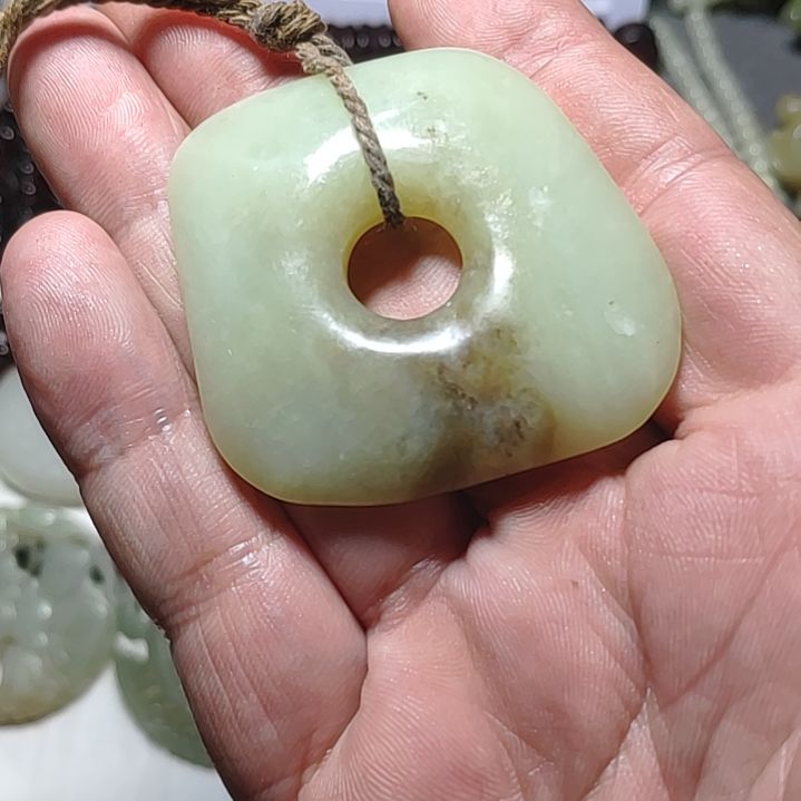 和田玉（糖玉）颈饰未镶嵌智**丘