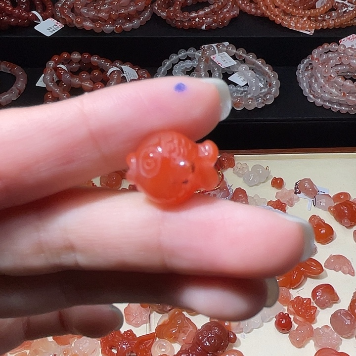 南红玛瑙嘟嘟鱼未镶嵌1387