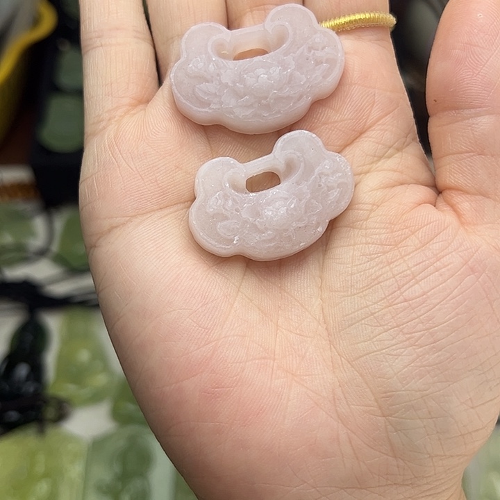 未镶嵌岫玉颈饰吊坠