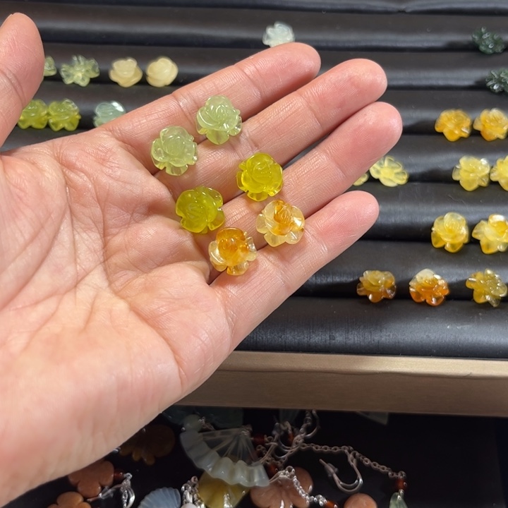 蛇纹石玉耳饰未镶嵌