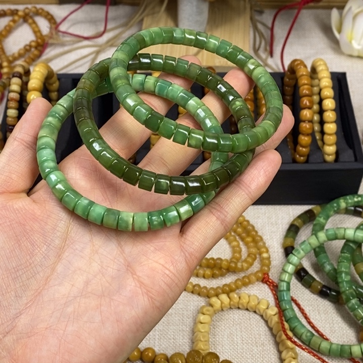 玉****龙脊菩提玉化青龙单圈3个 一物一图