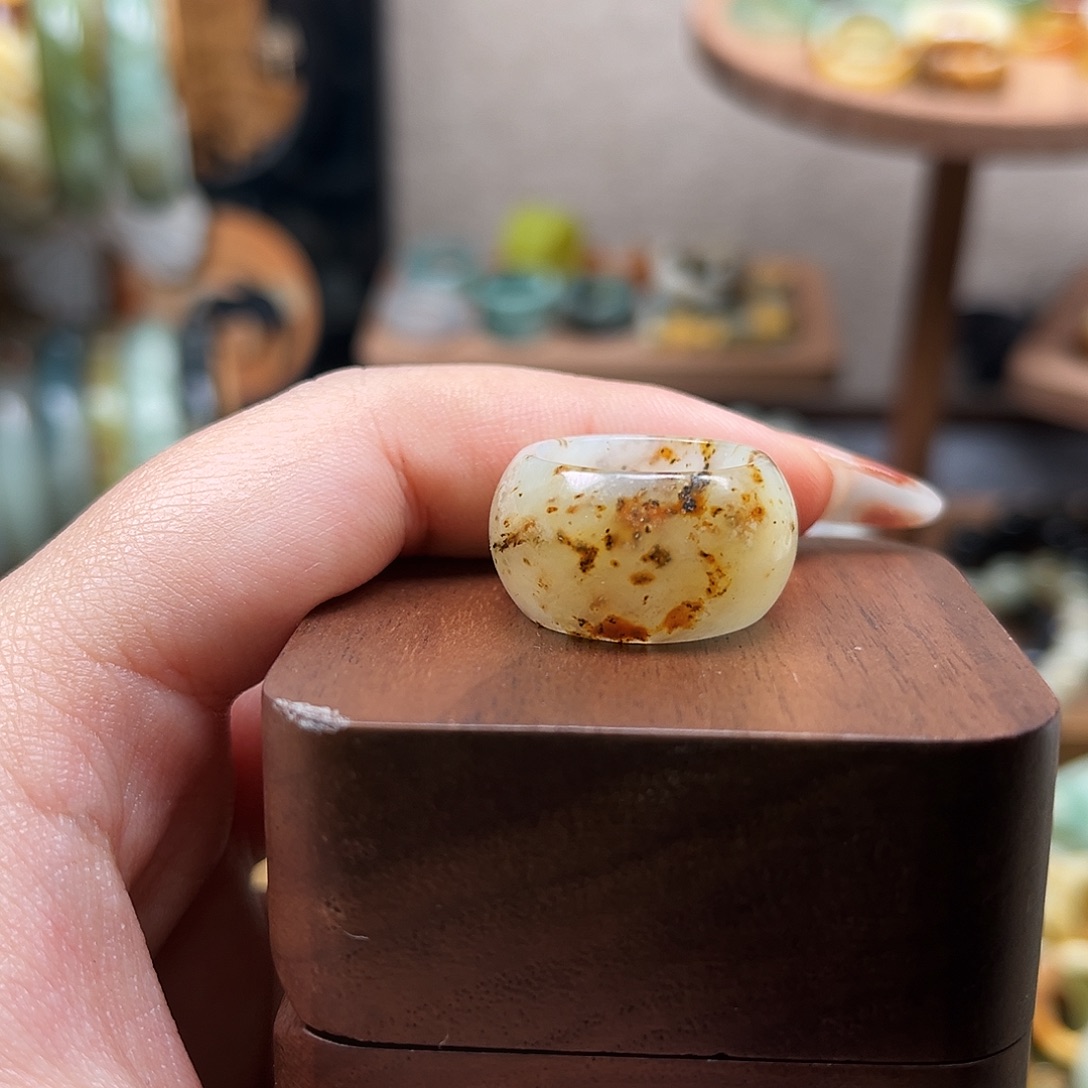 蛇纹石玉未镶嵌戒指