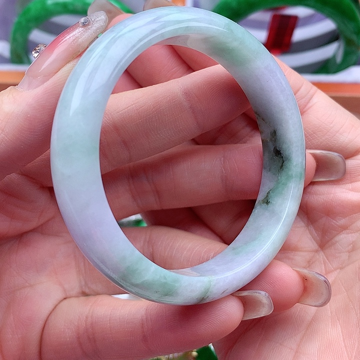 翡翠手镯未镶嵌翡翠