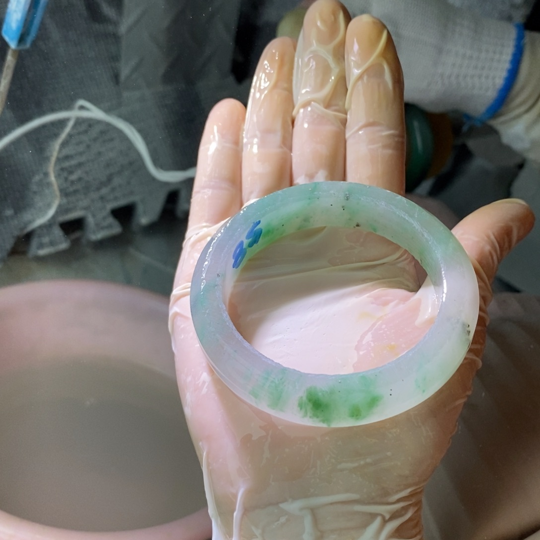 古***妃石英质玉（非洲翠）未镶嵌手镯定制